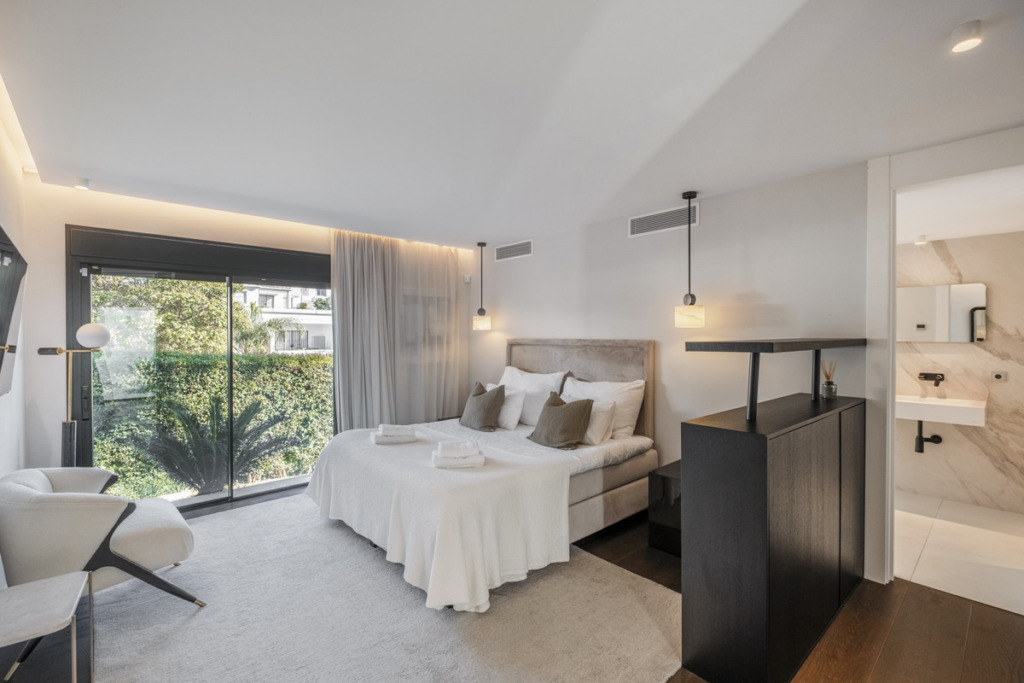 Detached Villa — Nueva Andalucía