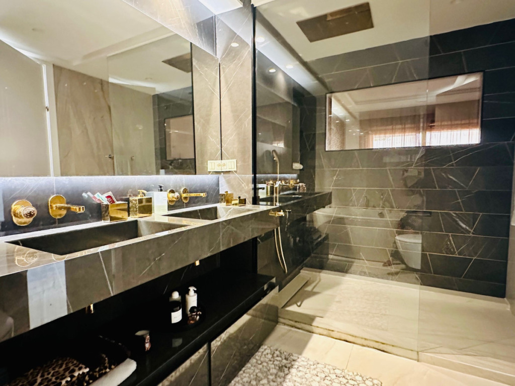 Middle Floor Apartment — Puerto Banús