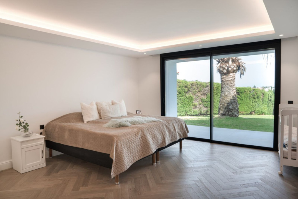 Detached Villa — Nueva Andalucía