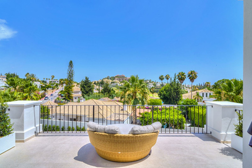 Detached Villa — Nueva Andalucía