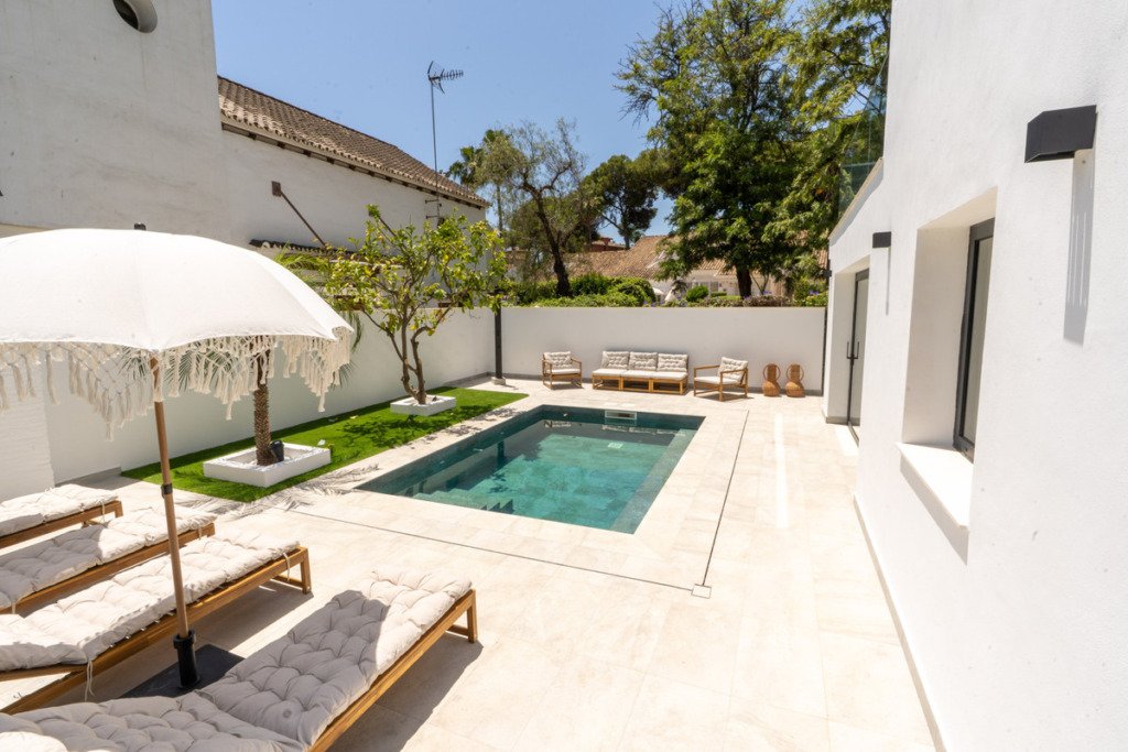 Detached Villa — Nueva Andalucía