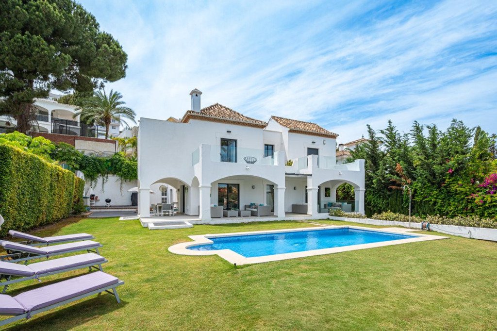 Villa – Chalet — Nueva Andalucía