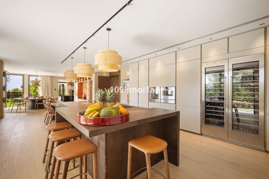 Detached Villa — Sierra Blanca