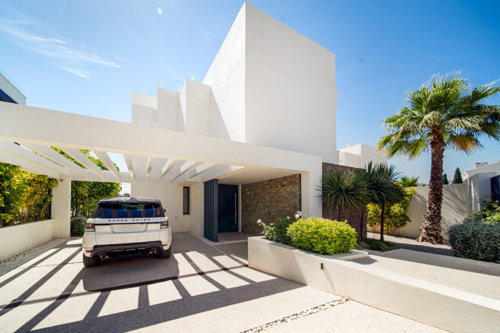 Villa – Chalet — Estepona