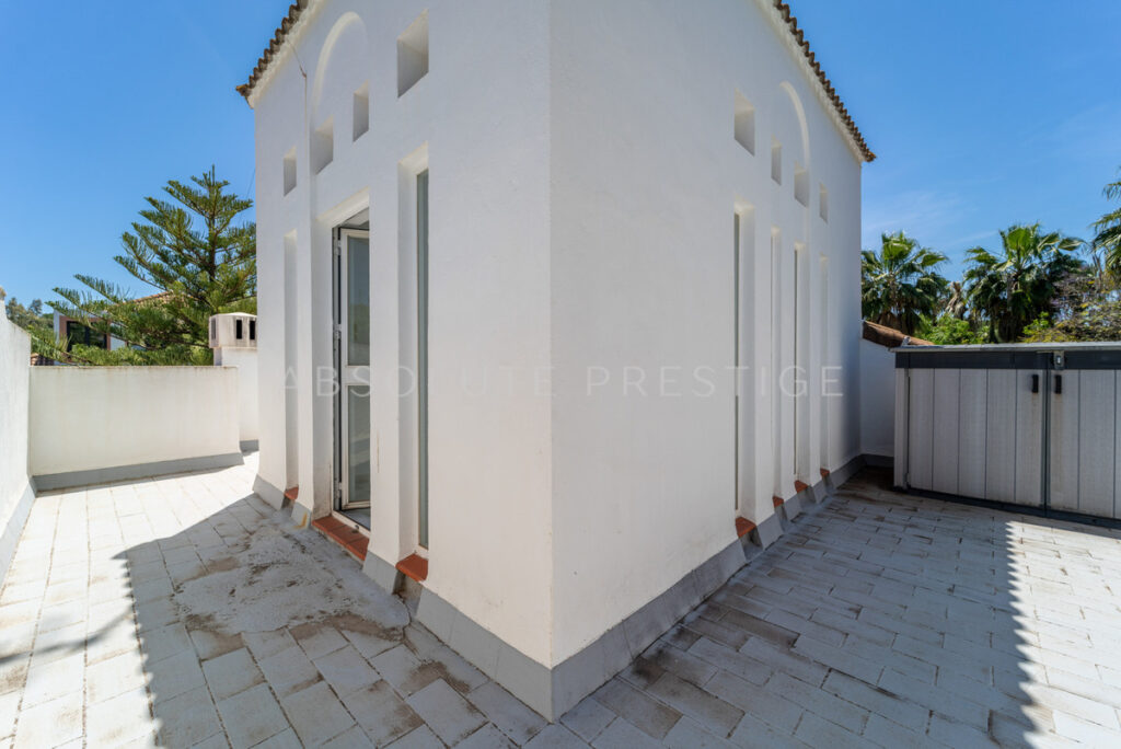 Villa – Chalet — Nueva Andalucía