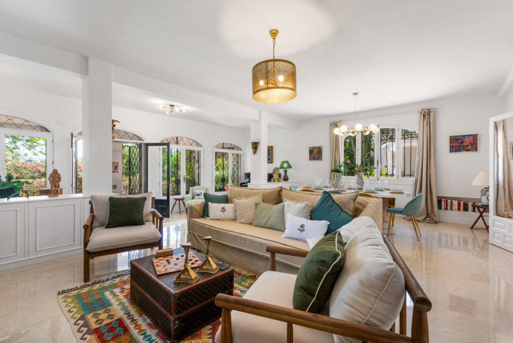 Detached Villa — Nueva Andalucía
