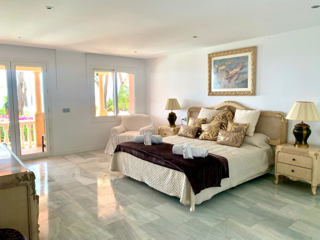 Detached Villa — Calahonda