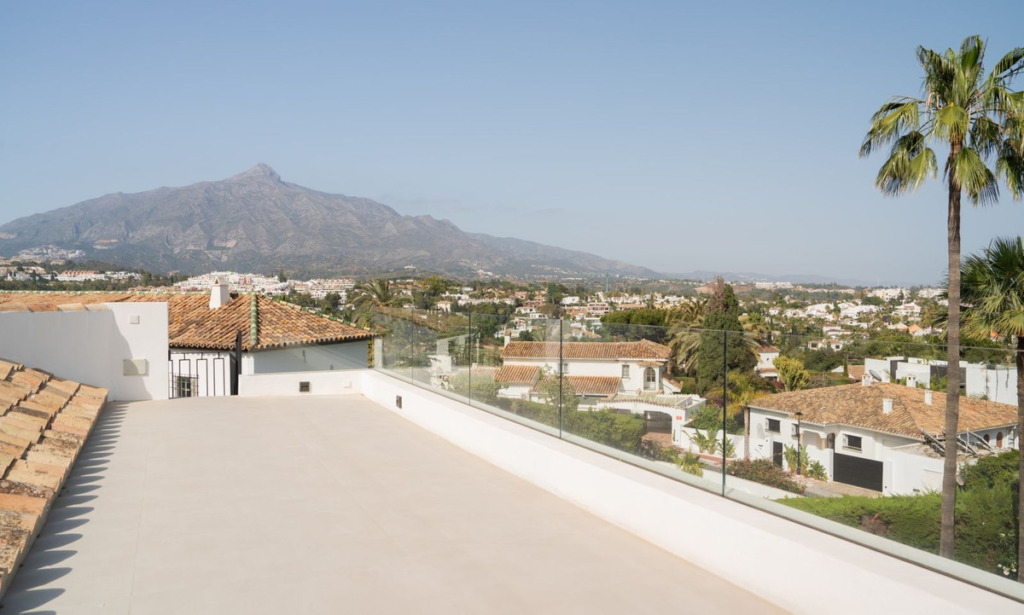 Villa – Chalet — Nueva Andalucía