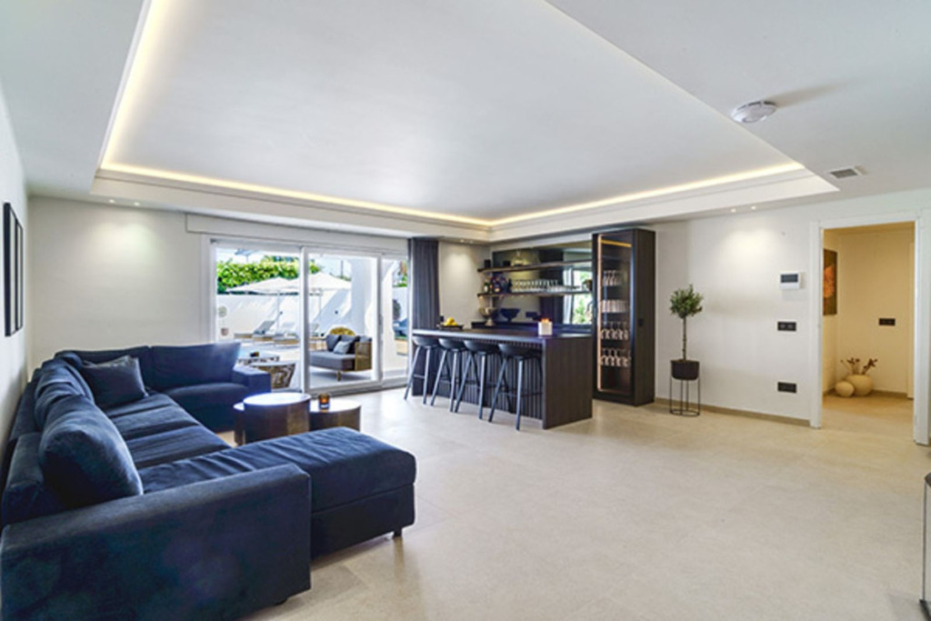 Detached Villa — Nueva Andalucía