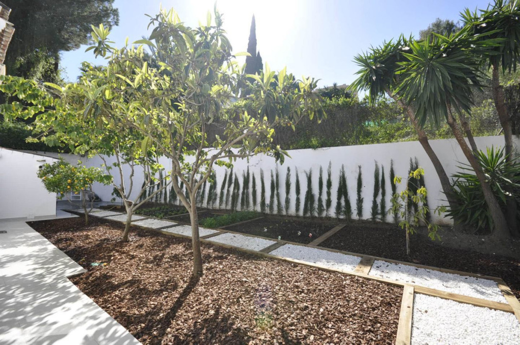 Detached Villa — Nueva Andalucía