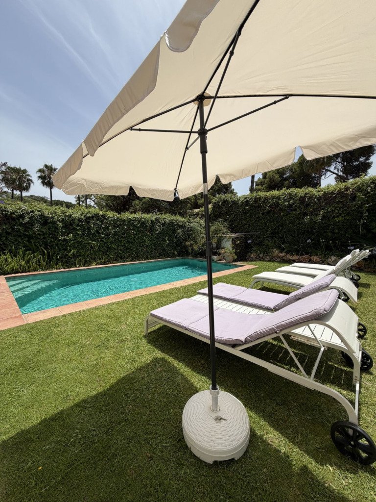 Villa – Chalet — Nueva Andalucía