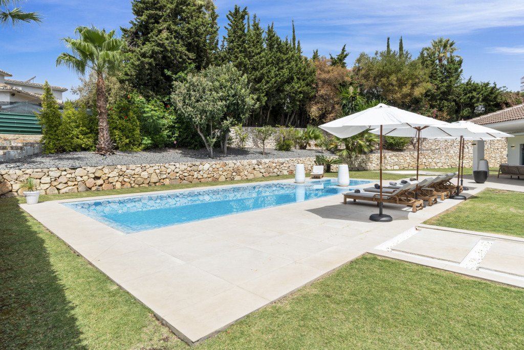Villa – Chalet — Nueva Andalucía