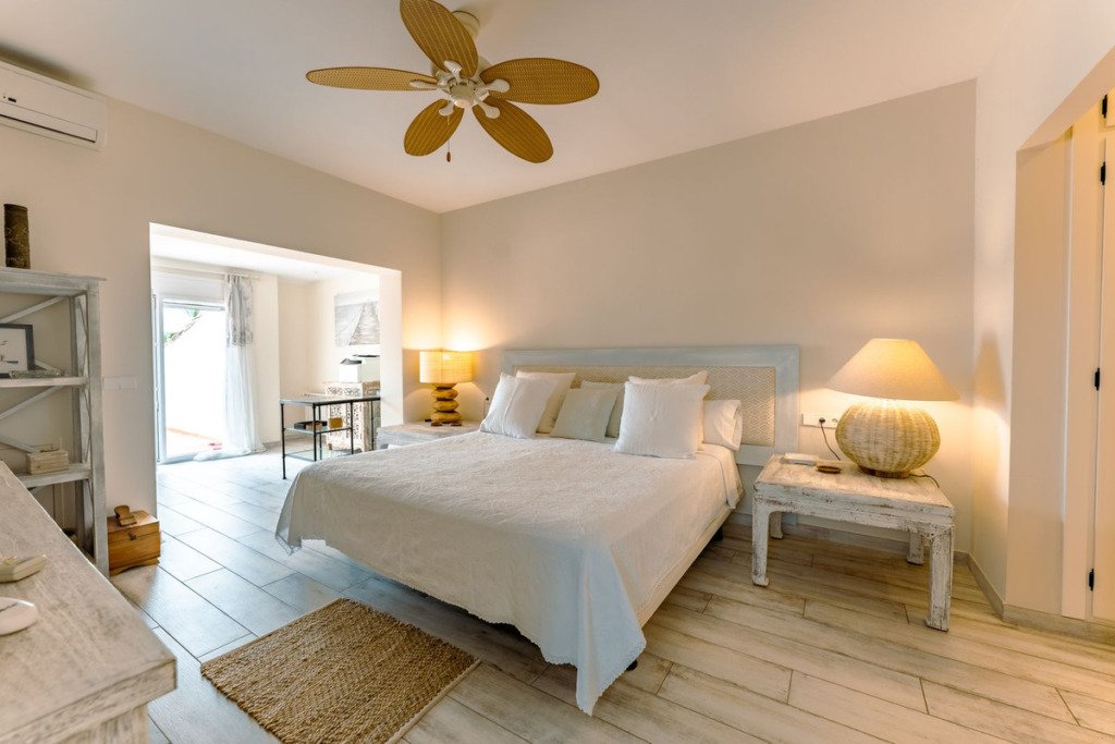 Villa – Chalet — Guadalmina Baja