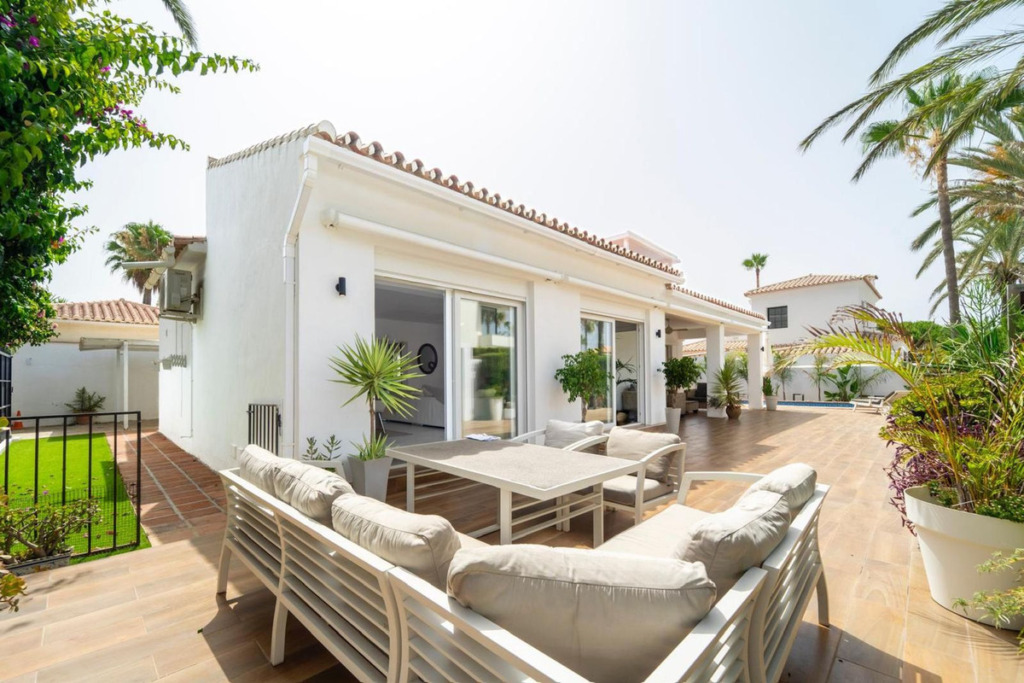 Villa – Chalet — Marbesa
