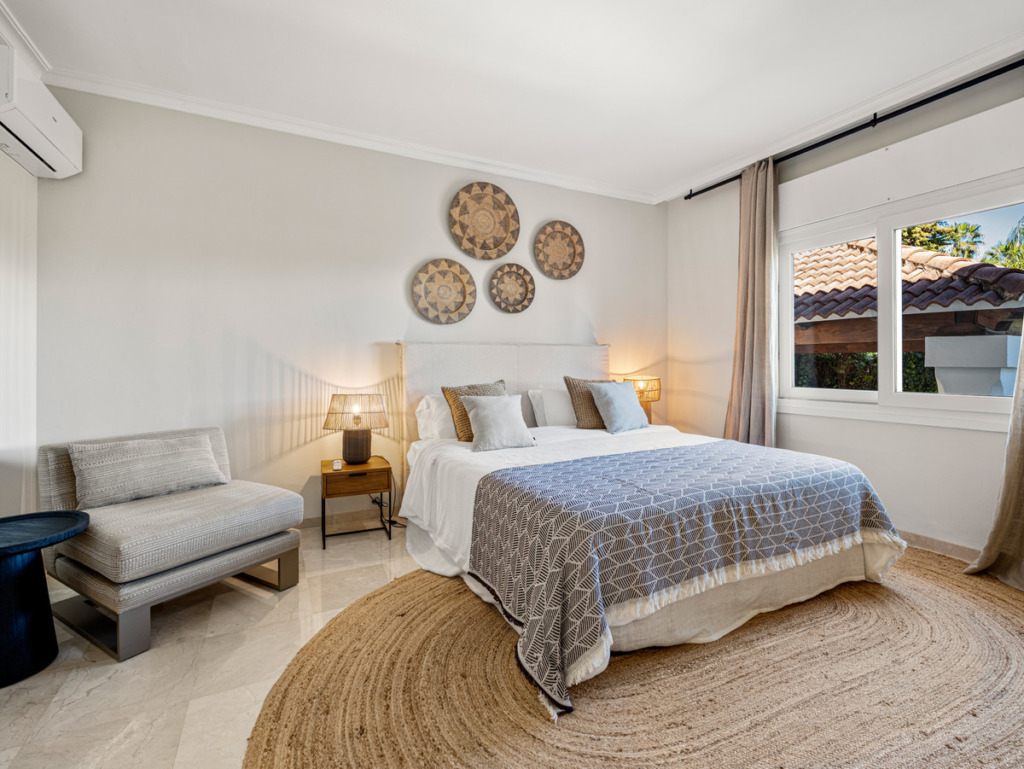 Detached Villa — Nueva Andalucía