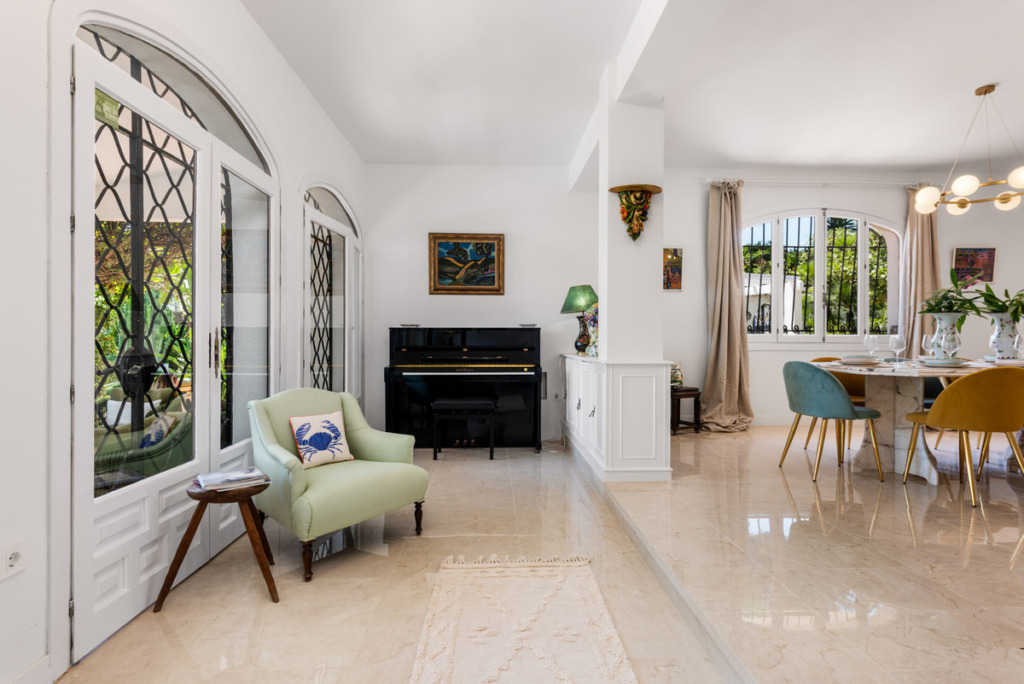 Detached Villa — Nueva Andalucía