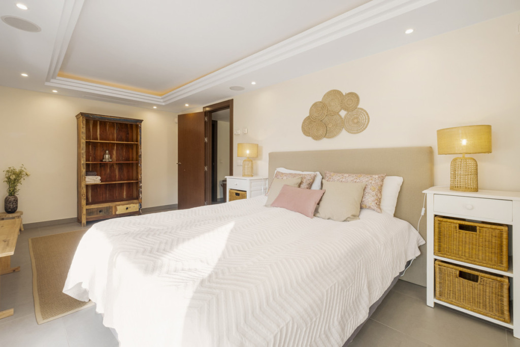 Detached Villa — Nueva Andalucía
