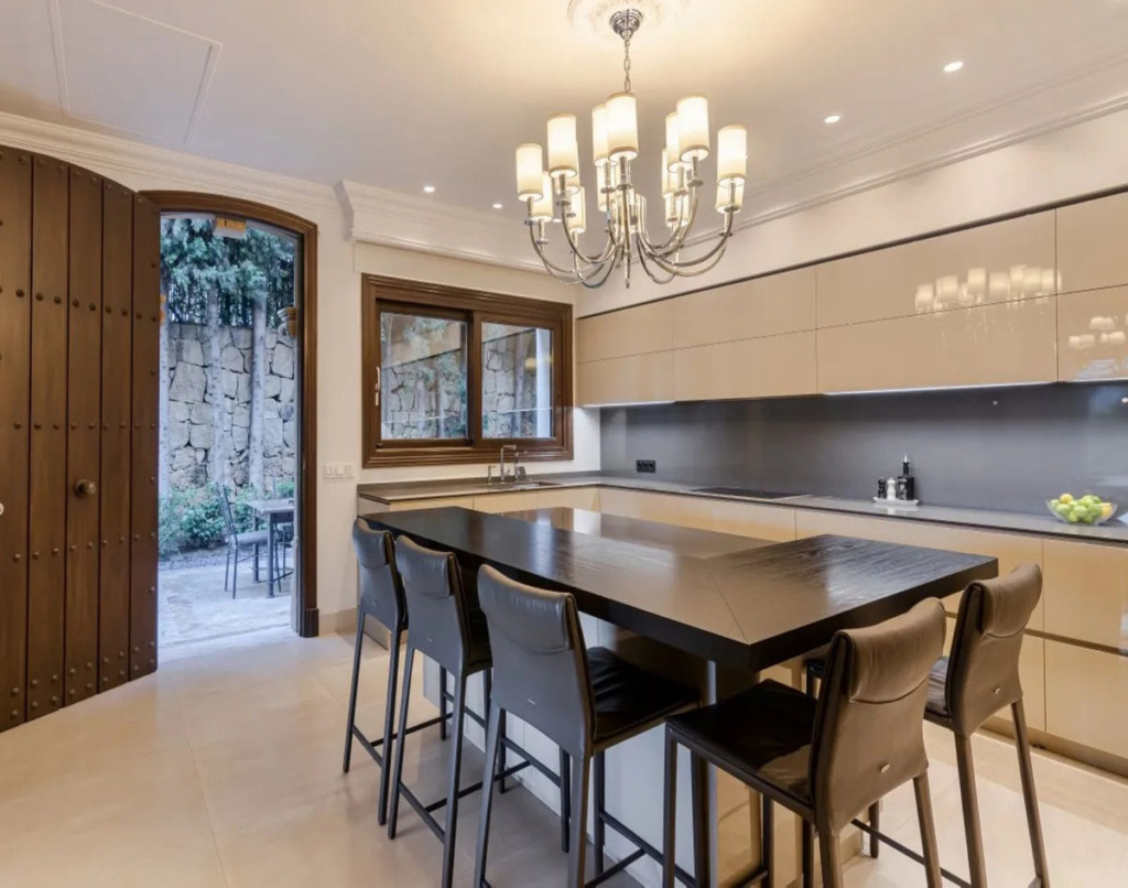 Detached Villa — Sierra Blanca