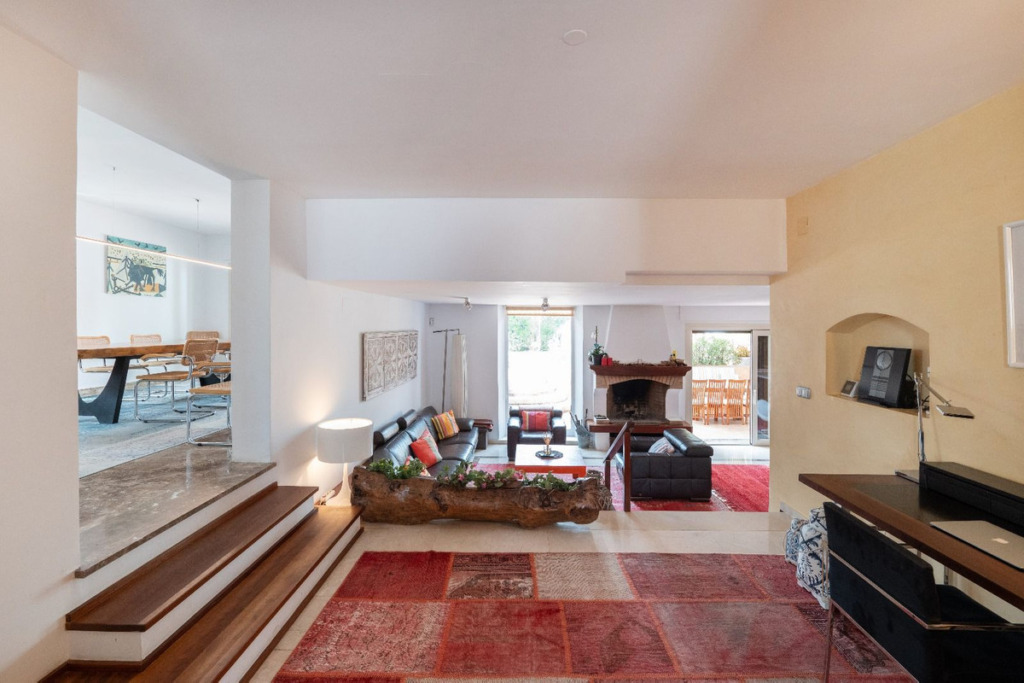 Detached Villa — The Golden Mile