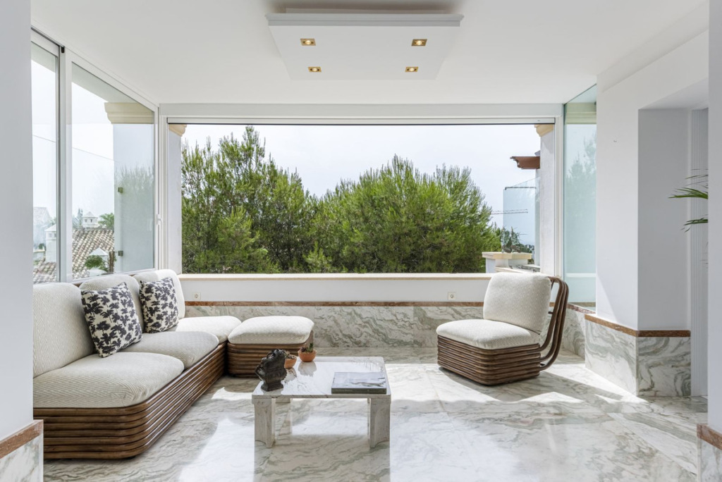 Middle Floor Apartment — The Golden Mile