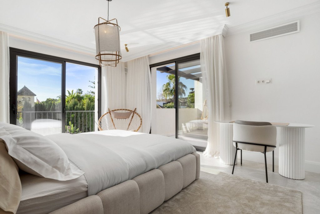 Villa – Chalet — Nueva Andalucía