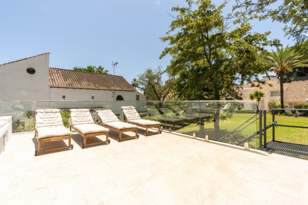 Detached Villa — Nueva Andalucía