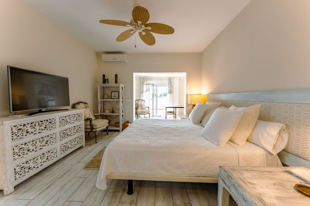 Villa – Chalet — Guadalmina Baja