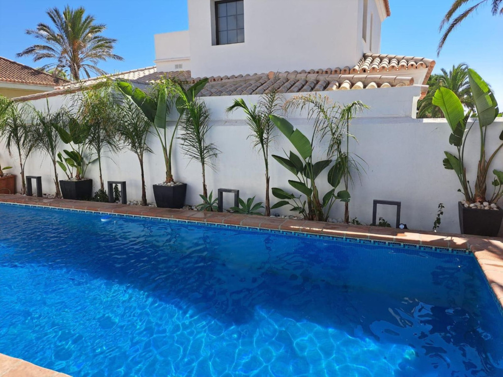 Villa – Chalet — Marbesa