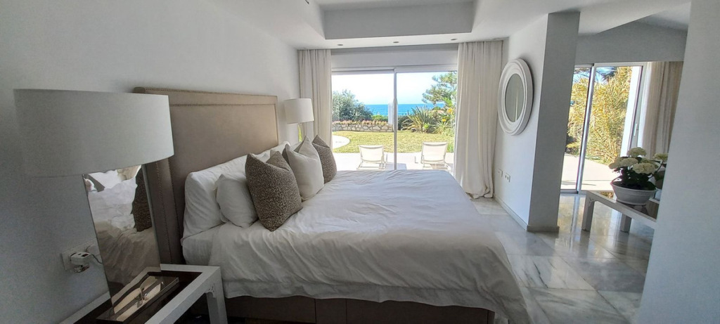 Villa – Chalet — El Chaparral