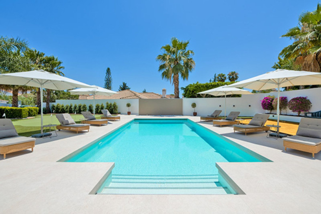 Detached Villa — Nueva Andalucía