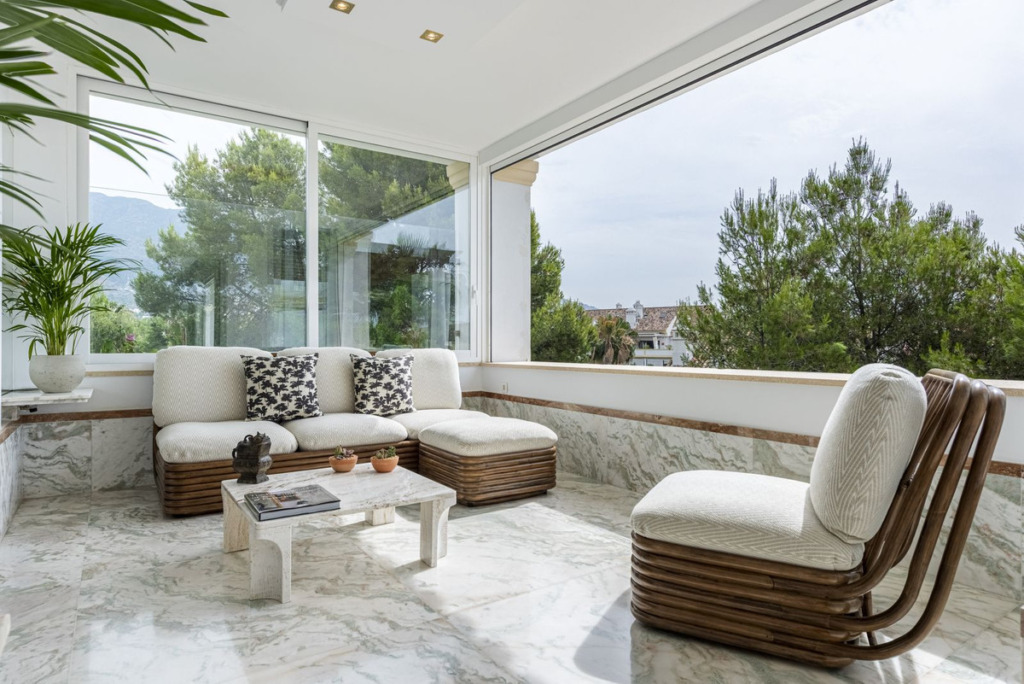 Middle Floor Apartment — The Golden Mile
