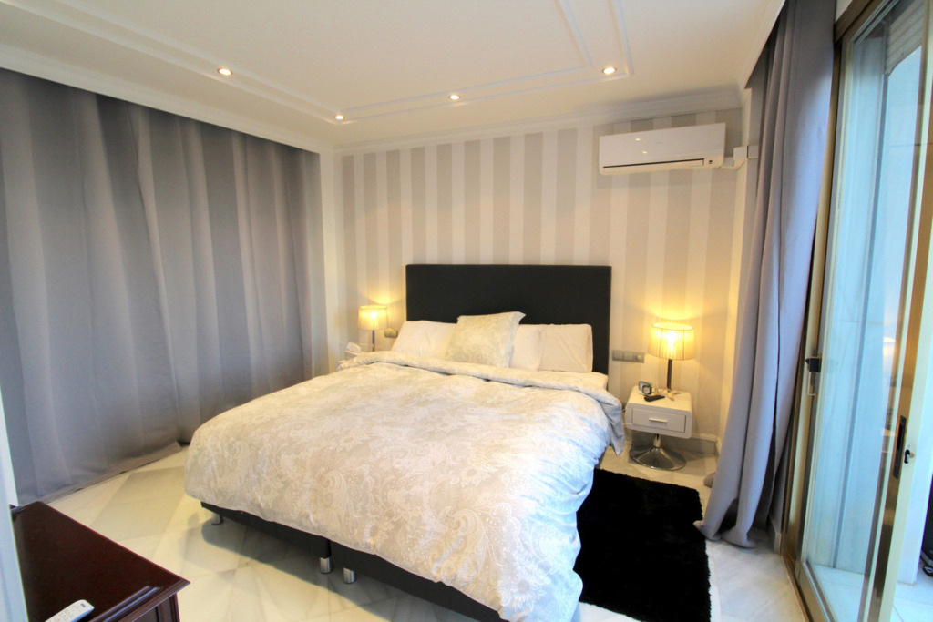 Apartamento Planta Baja — Puerto Banús