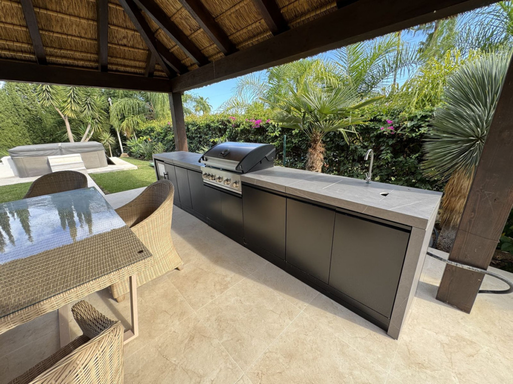 Detached Villa — El Paraiso