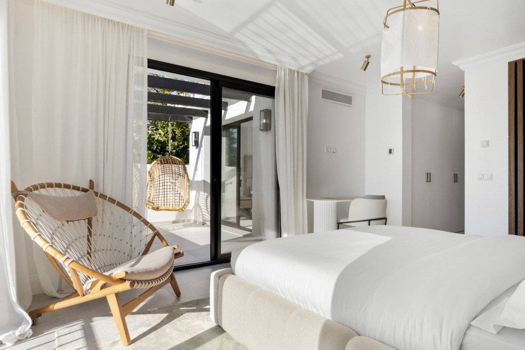 Villa – Chalet — Nueva Andalucía