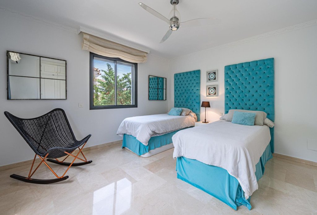 Villa – Chalet — Nueva Andalucía