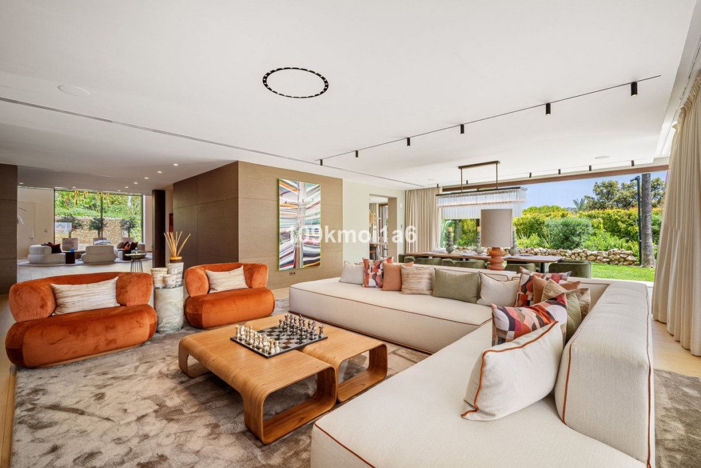 Detached Villa — Sierra Blanca