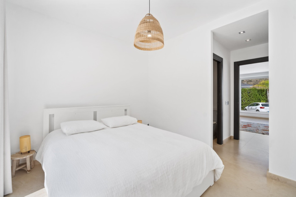 Detached Villa — El Paraiso
