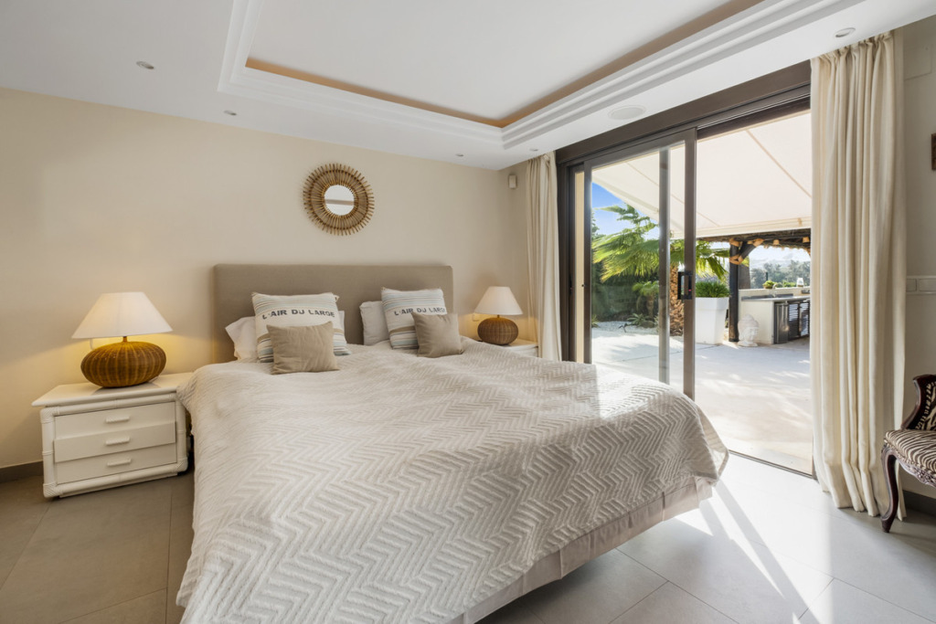 Detached Villa — Nueva Andalucía