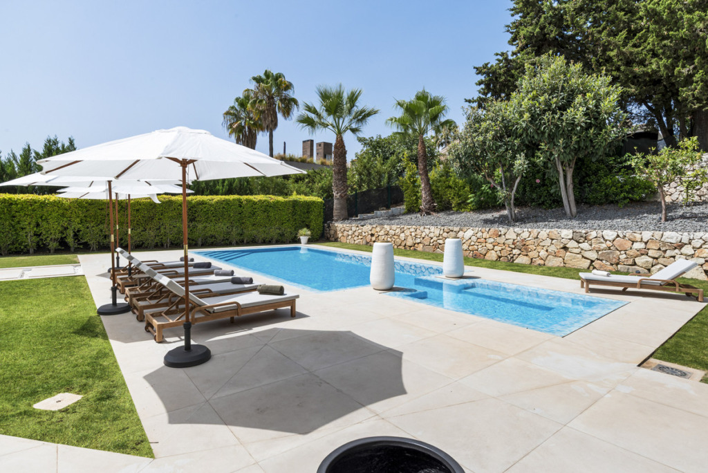 Villa – Chalet — Nueva Andalucía