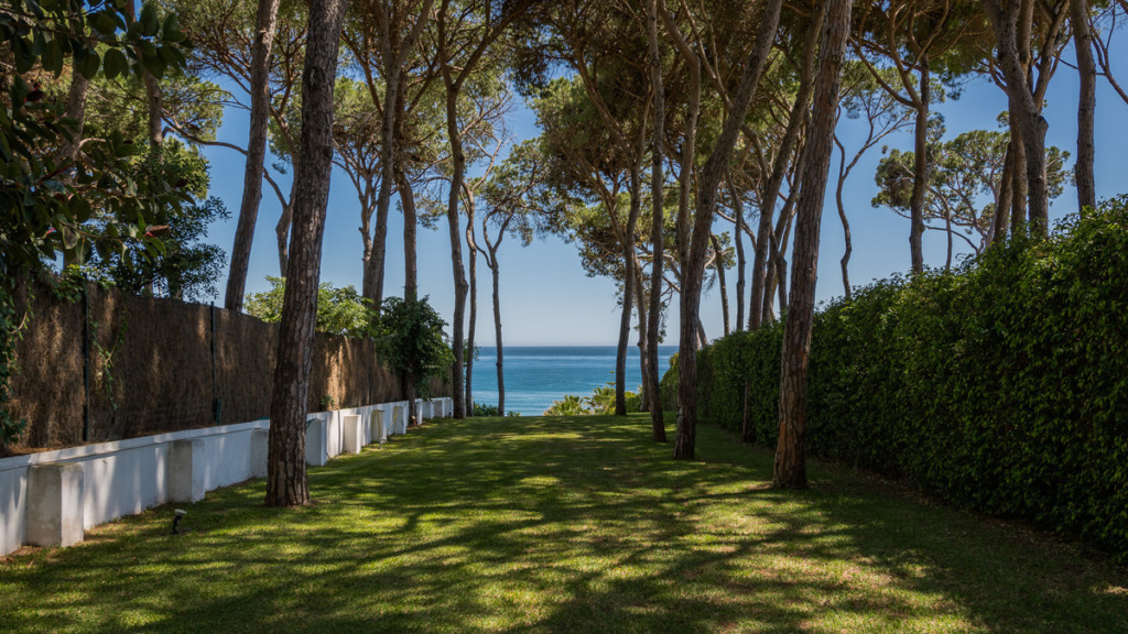 Detached Villa — The Golden Mile