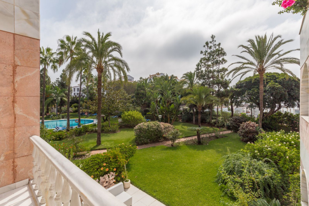 Апартамент нижний этаж — Puerto Banús