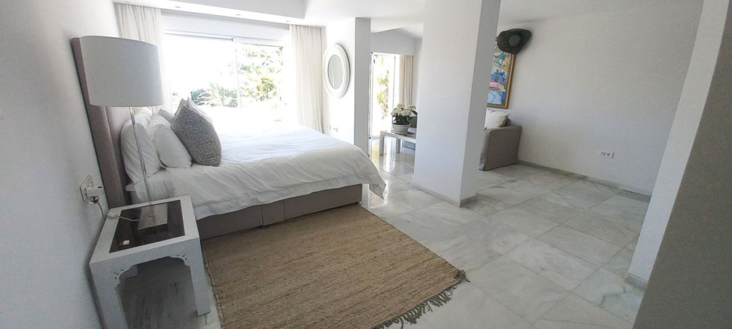 Villa – Chalet — El Chaparral