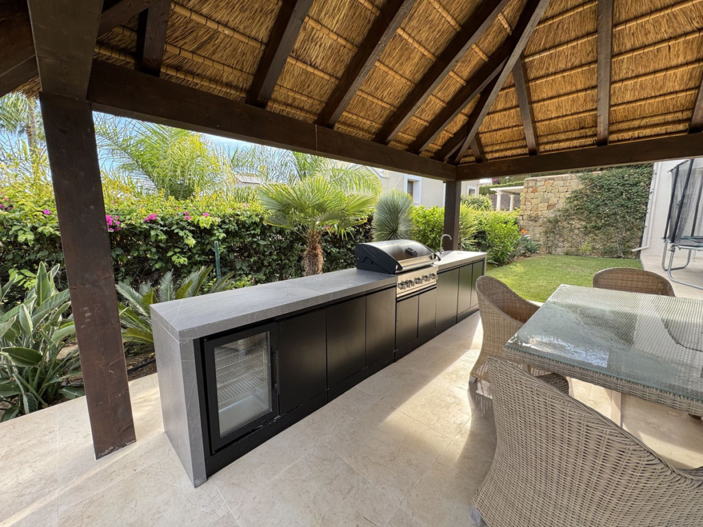 Detached Villa — El Paraiso