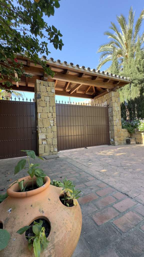 Detached Villa — Las Chapas