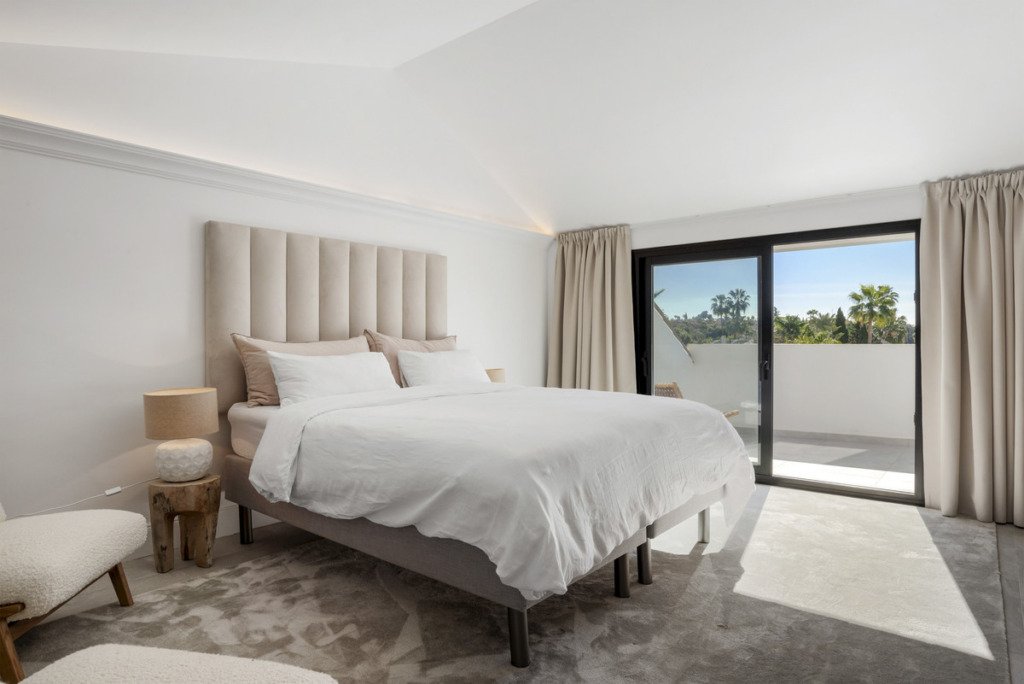 Villa – Chalet — Nueva Andalucía