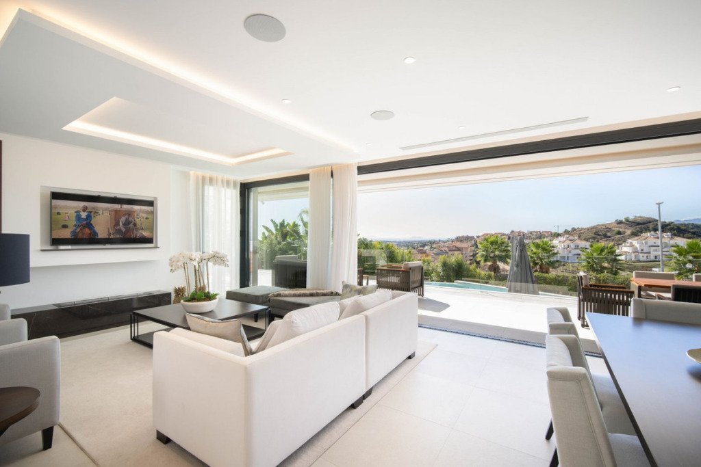 Detached Villa — Nueva Andalucía