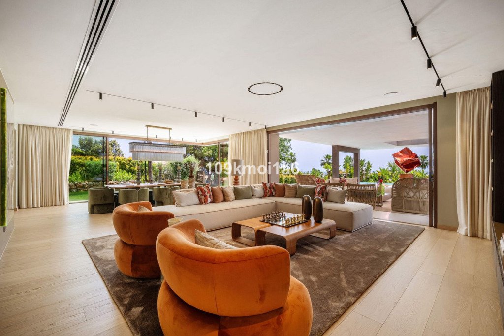 Detached Villa — Sierra Blanca