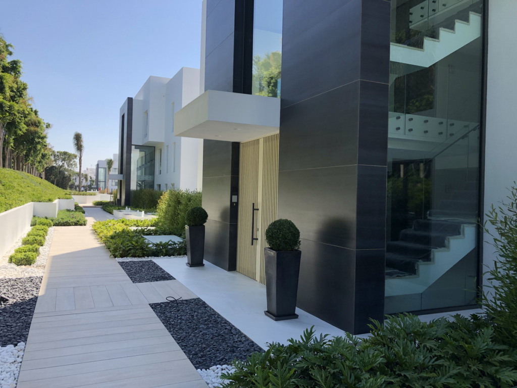 Middle Floor Apartment — Estepona
