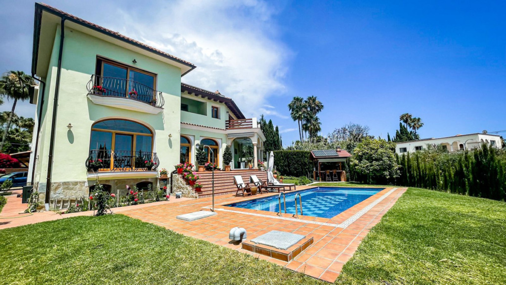 Villa – Chalet — El Rosario