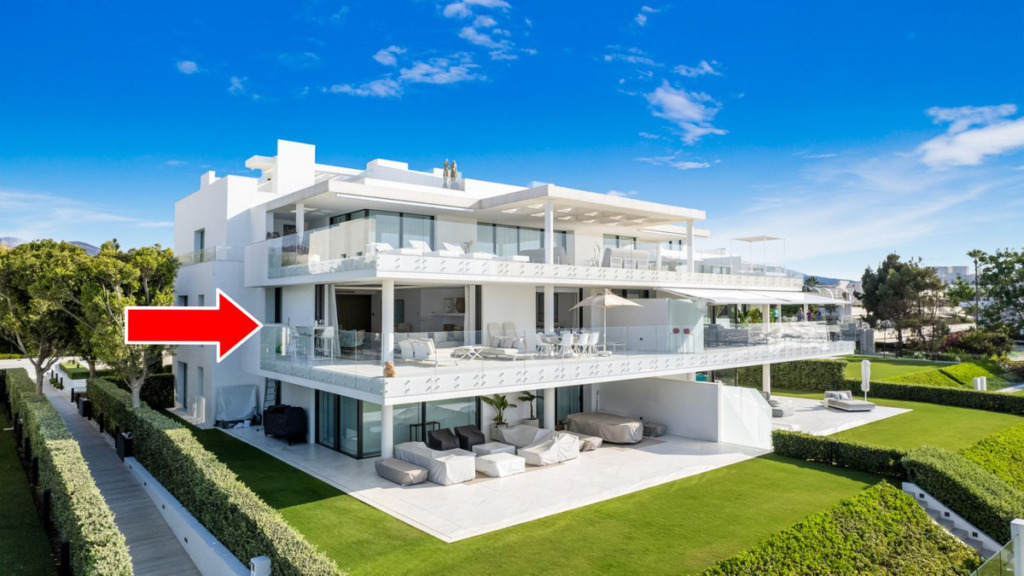 Middle Floor Apartment — Estepona